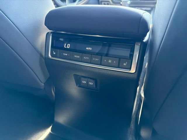 Used 2024 Lexus GX 550 w/ Accessory Package (2T) AWD/4WD image 16