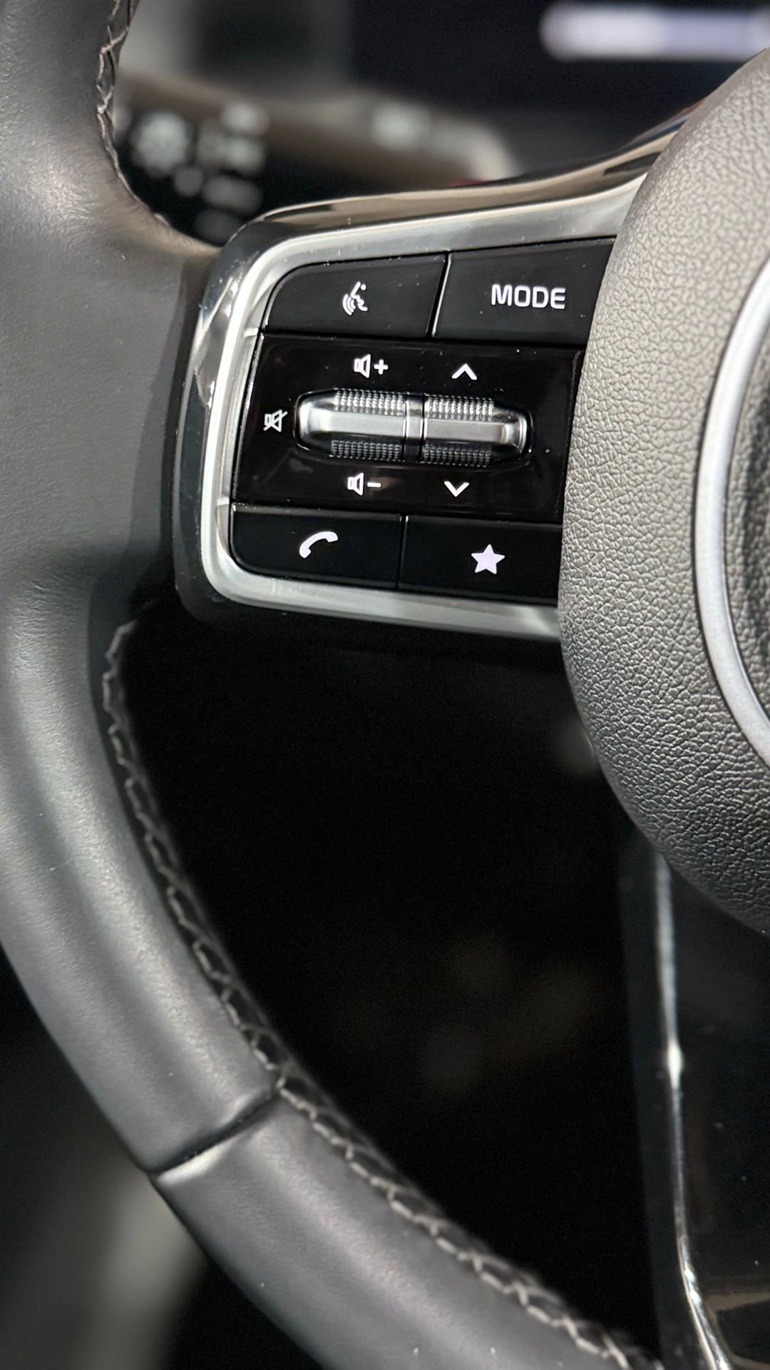 Used 2024 Kia Sorento S w/ Panoramic Sunroof Package image 88