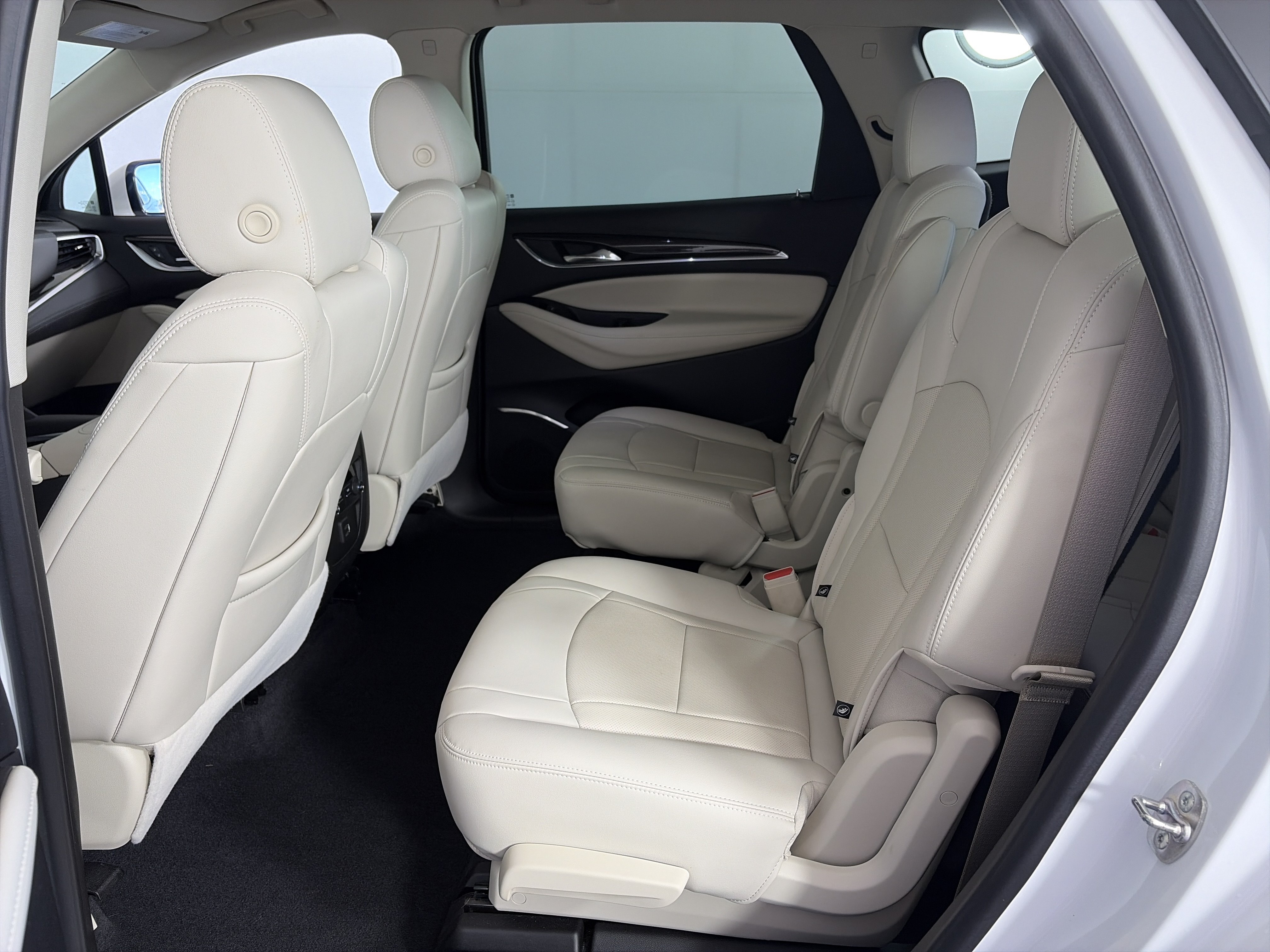 Used 2024 Buick Enclave Essence FWD image 9