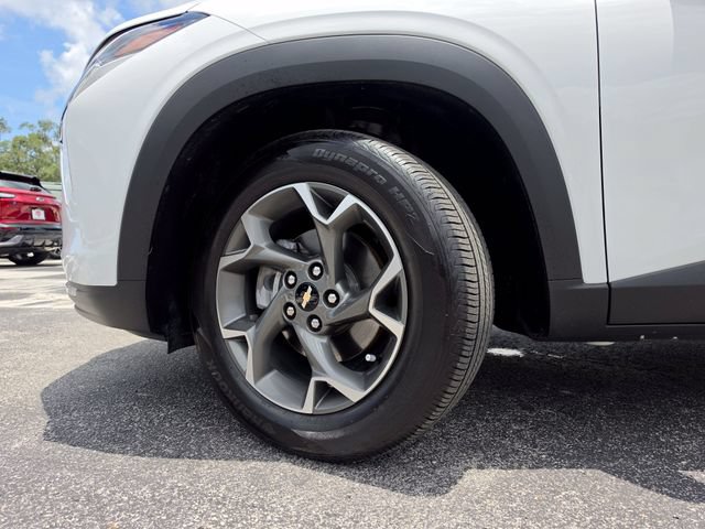 Used 2025 Chevrolet Trax LT w/ Driver Confidence Package FWD image 35