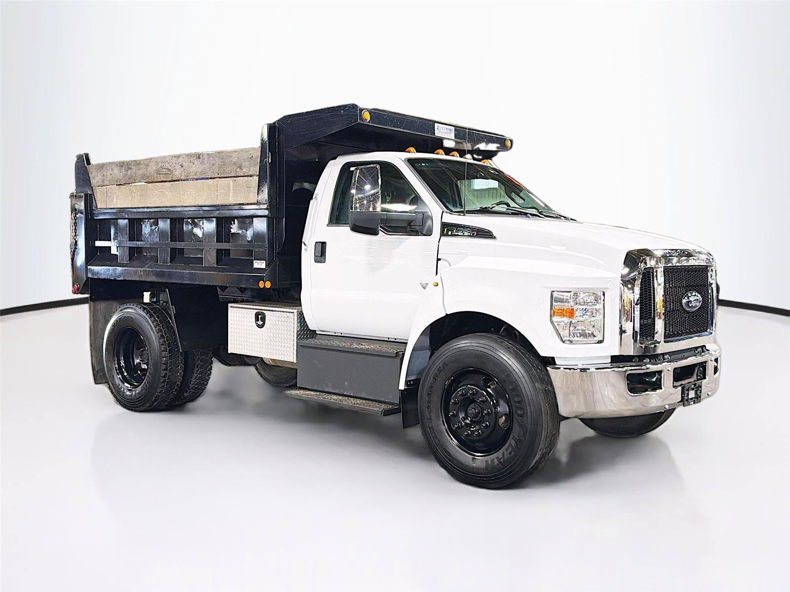 Used 2022 Ford F650 2WD Regular Cab Super Duty image 29
