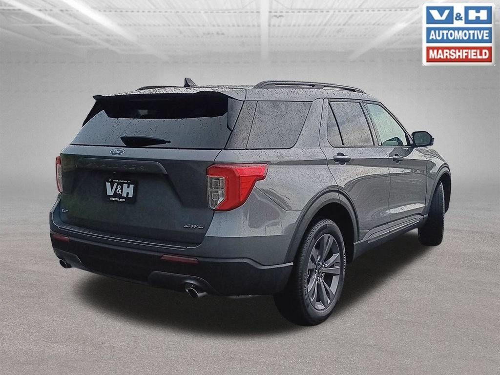 Used 2024 Ford Explorer XLT w/ Equipment Group 202A AWD/4WD image 29