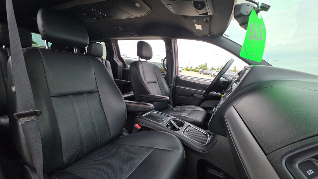 Used 2017 Dodge Grand Caravan GT FWD image 12