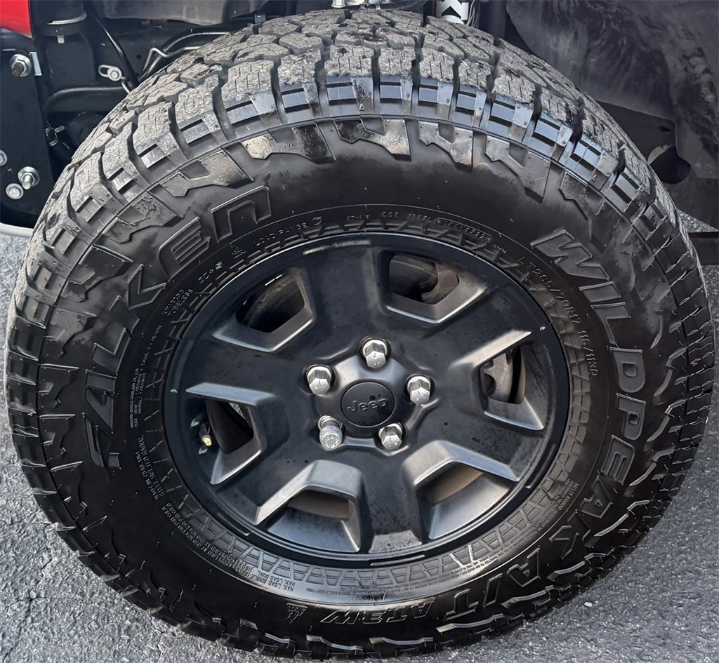 Used 2023 Jeep Gladiator Mojave w/ Cold Weather Group image 9