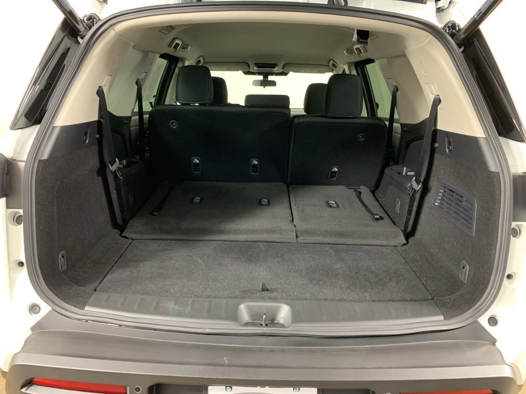 Used 2025 Nissan Pathfinder SV image 13