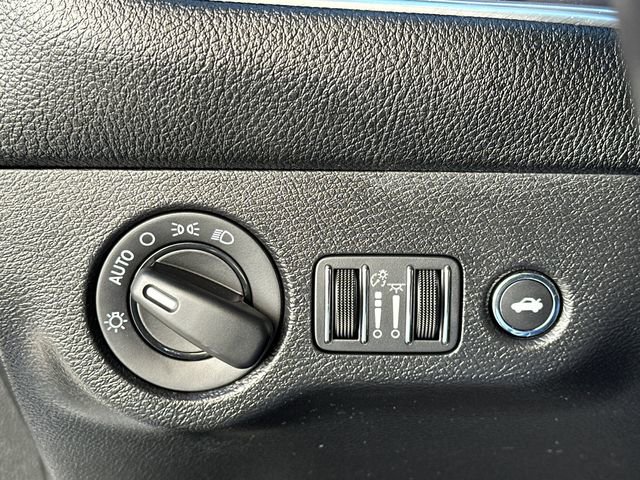 Used 2022 Dodge Challenger SXT image 17