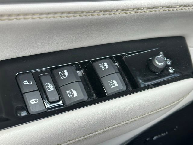 Used 2024 Jeep Wagoneer L Series III w/ Premium Group I image 18