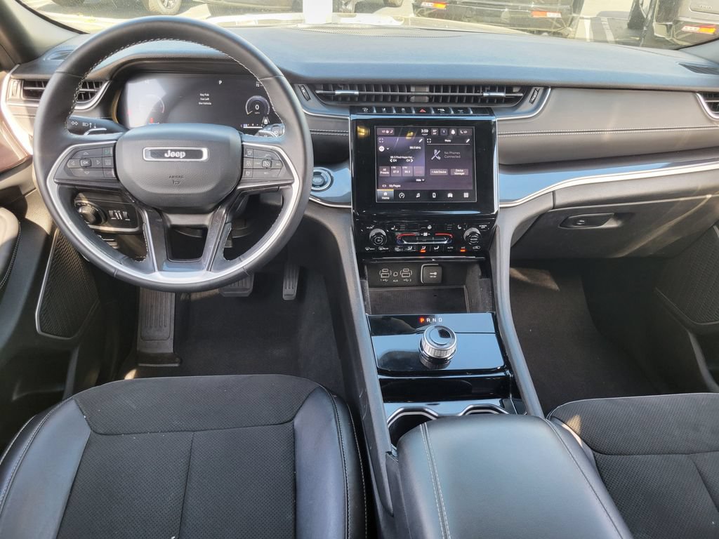 Used 2022 Jeep Grand Cherokee Altitude RWD image 4