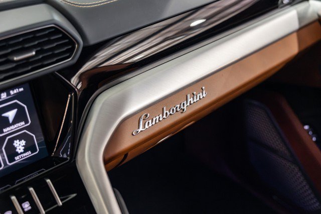 Used 2022 Lamborghini Urus AWD/4WD image 44