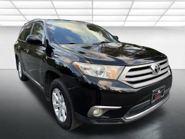 Used 2012 Toyota Highlander SE w/ Tow Pkg AWD/4WD image 3
