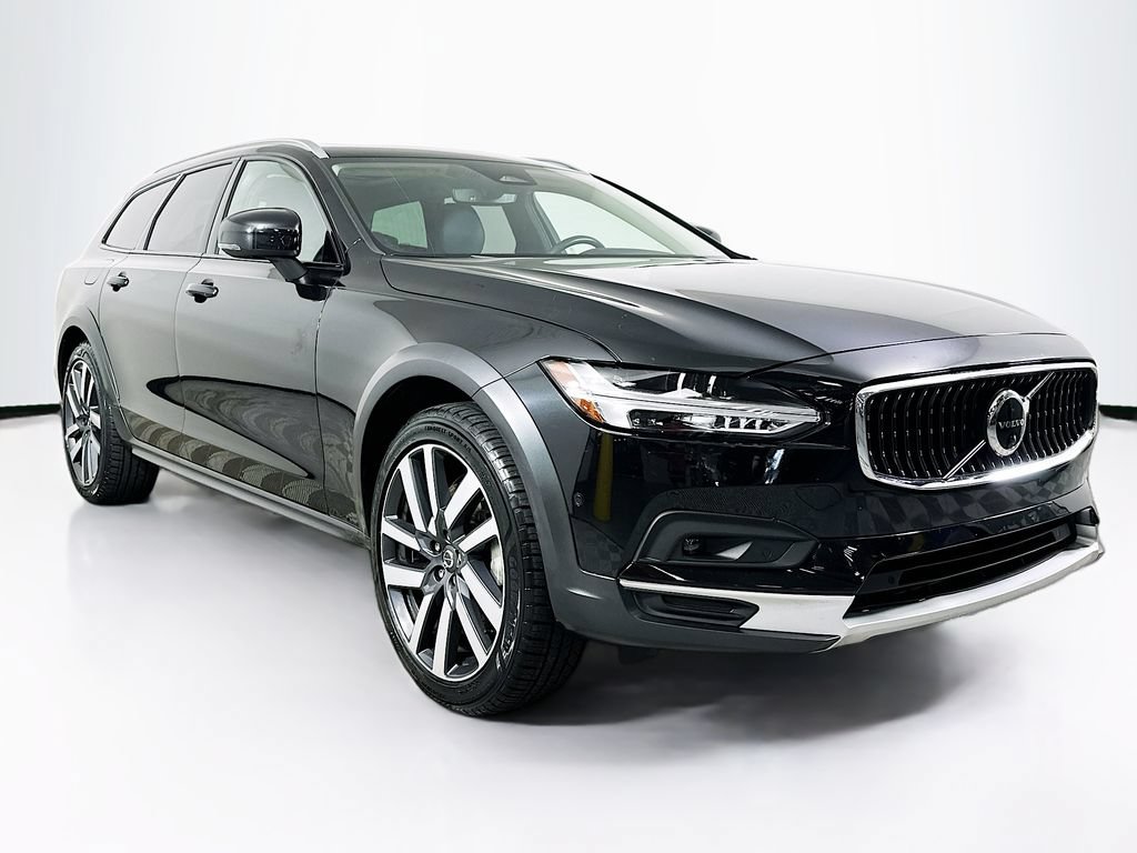 Used 2022 Volvo V90 B6 Cross Country w/ Advanced Package AWD/4WD image 2