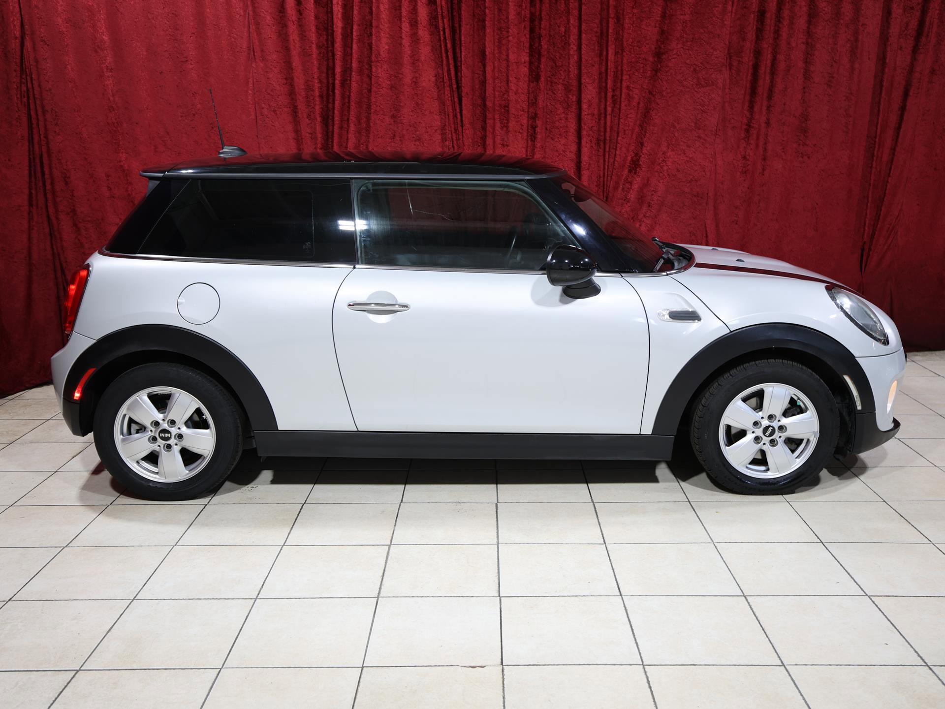 Used 2015 MINI Cooper 2-Door Hardtop image 8