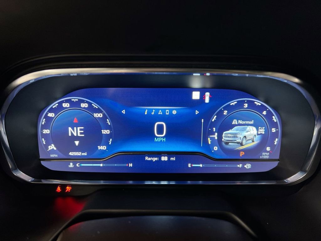 Used 2022 Chevrolet Suburban Z71 w/ Luxury Package image 7