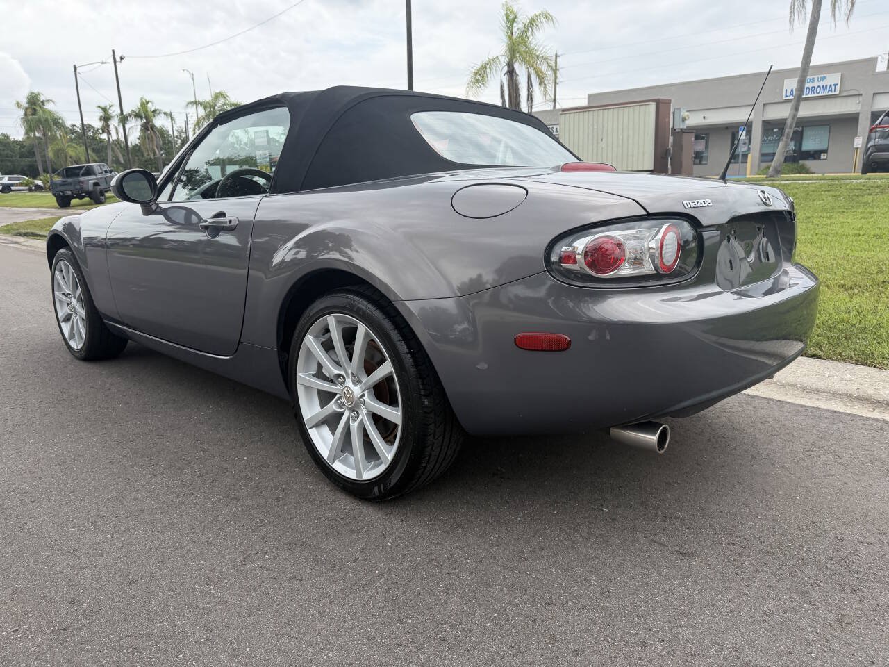 Used 2006 MAZDA MX-5 Miata Grand Touring RWD image 5