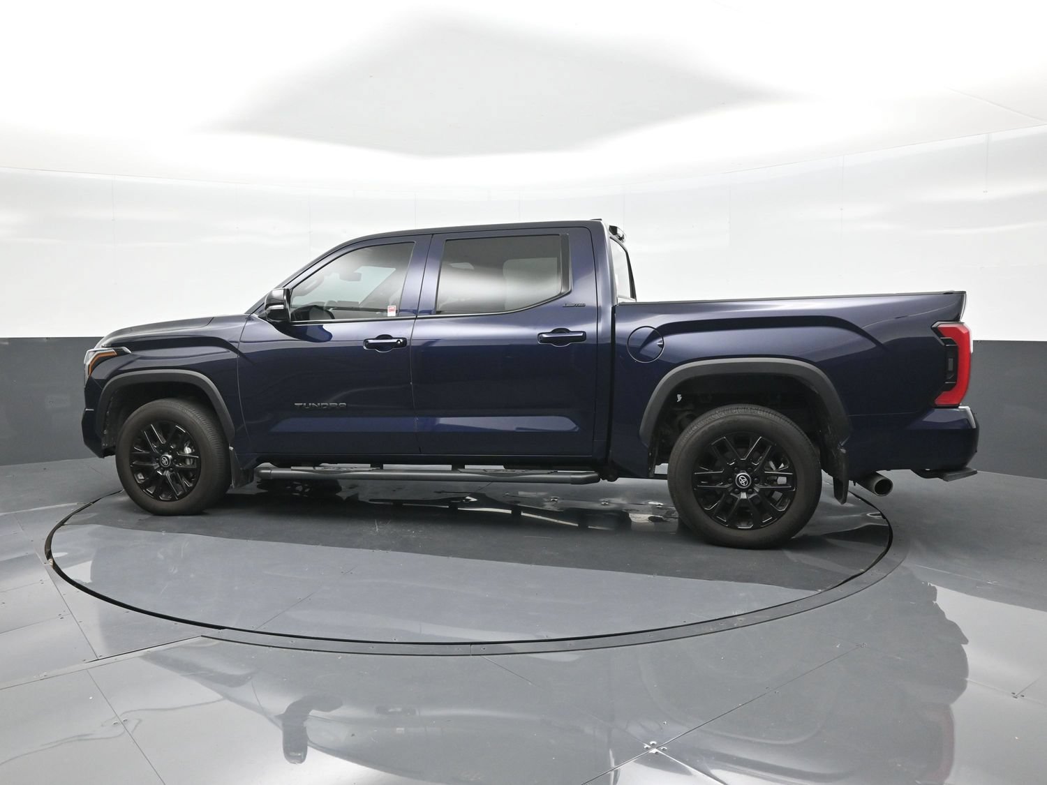 Used 2025 Toyota Tundra Limited AWD/4WD image 5