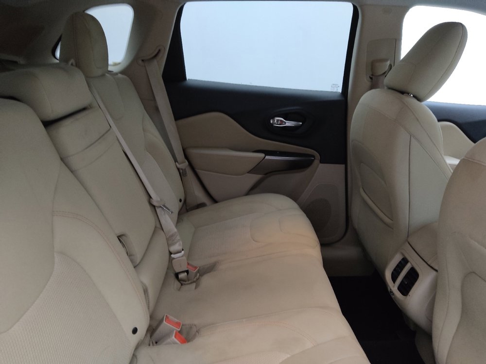 Used 2019 Jeep Cherokee Latitude w/ Popular Appearance Group image 19