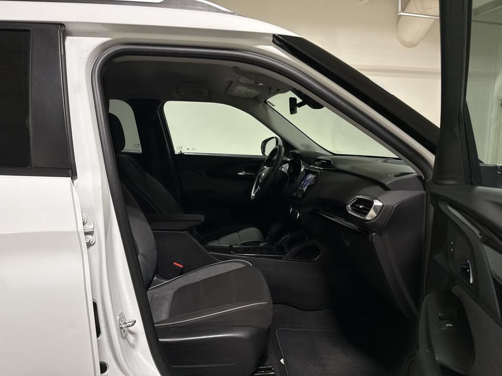Used 2022 Chevrolet TrailBlazer LT w/ Convenience Package FWD image 21