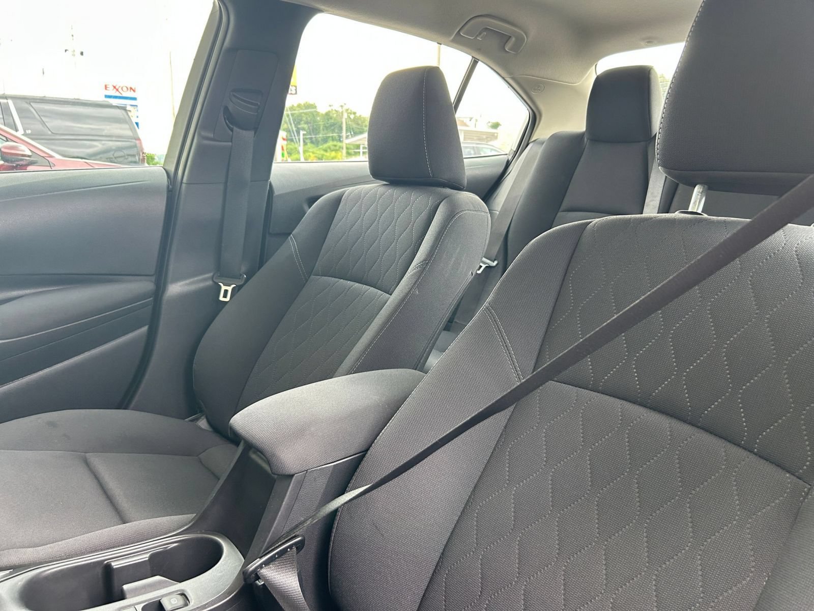 Used 2025 Toyota Corolla LE FWD image 30