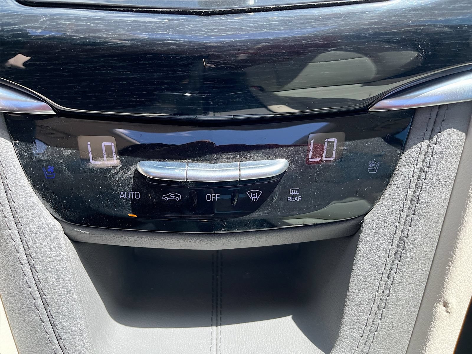 Used 2024 Cadillac XT6 Premium Luxury w/ Technology Package FWD image 16