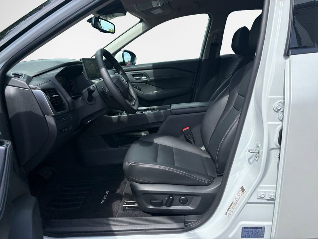 Used 2025 Nissan Rogue SL FWD image 12