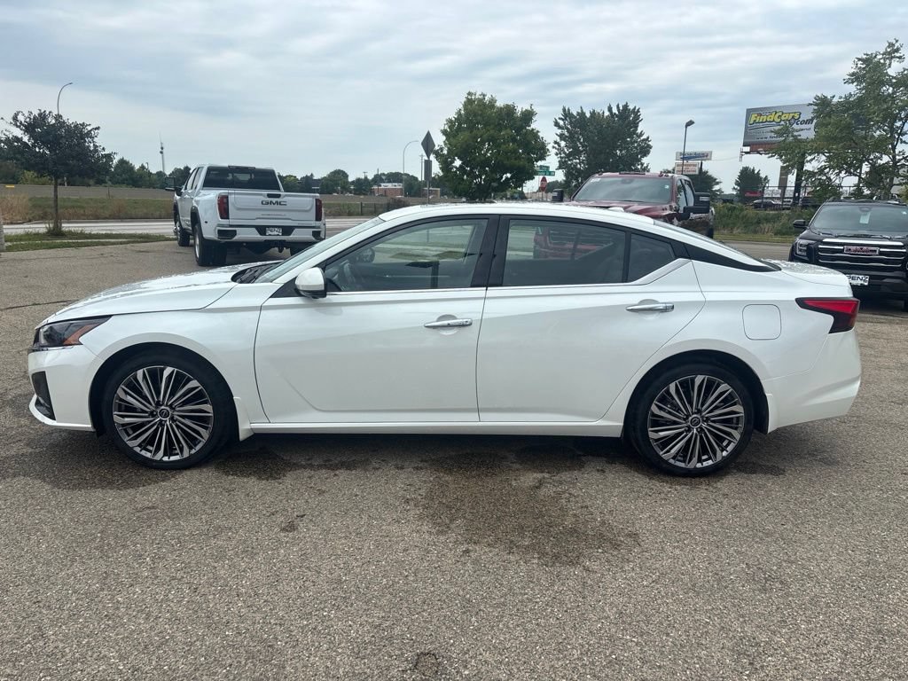 Used 2024 Nissan Altima 2.5 SL AWD/4WD image 8