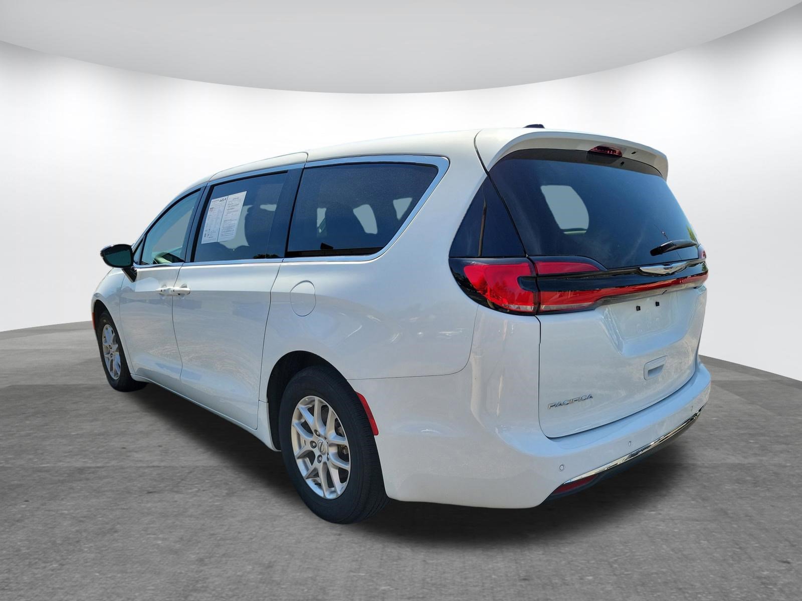 Used 2024 Chrysler Pacifica Touring-L FWD image 28