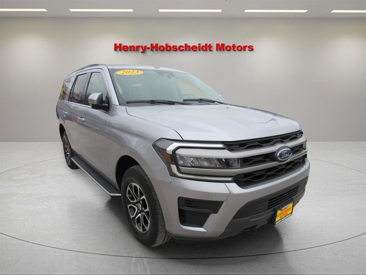 Used 2023 Ford Expedition XLT image 1