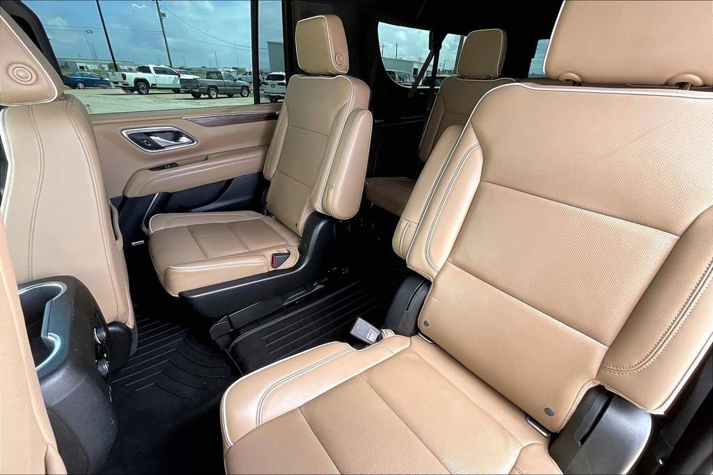 Used 2021 Chevrolet Suburban Premier w/ Premium Package AWD/4WD image 19