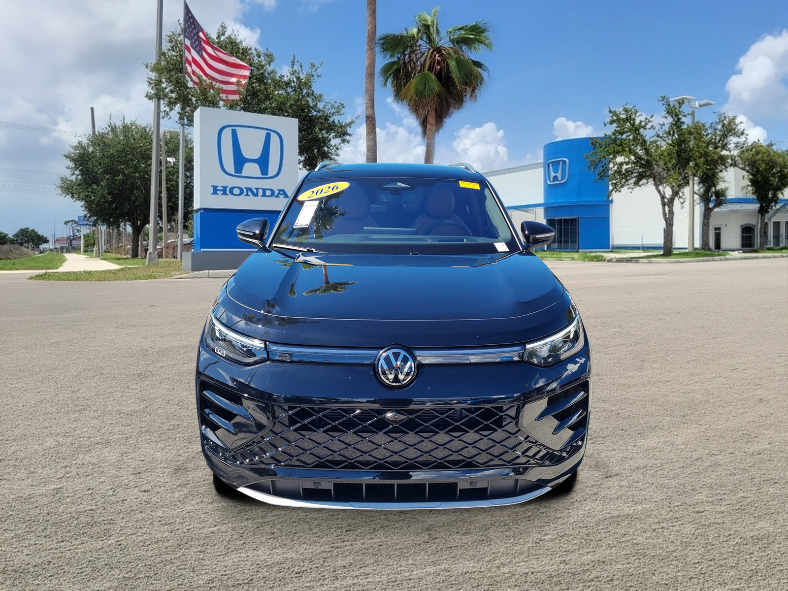 Used 2026 Volkswagen Tiguan SEL R-Line AWD/4WD image 2