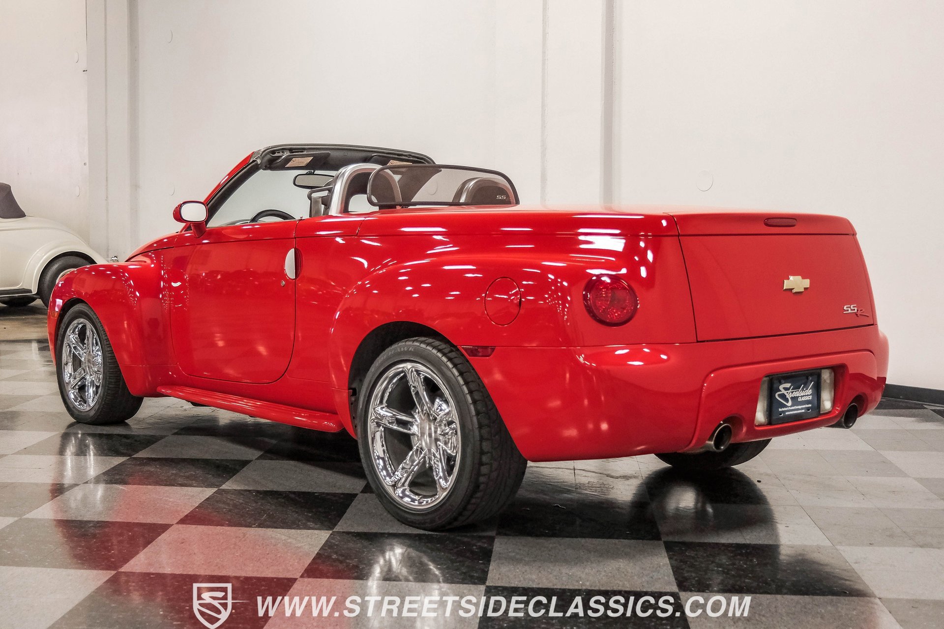 Used 2003 Chevrolet SSR w/ Preferred Equipment Group image 9