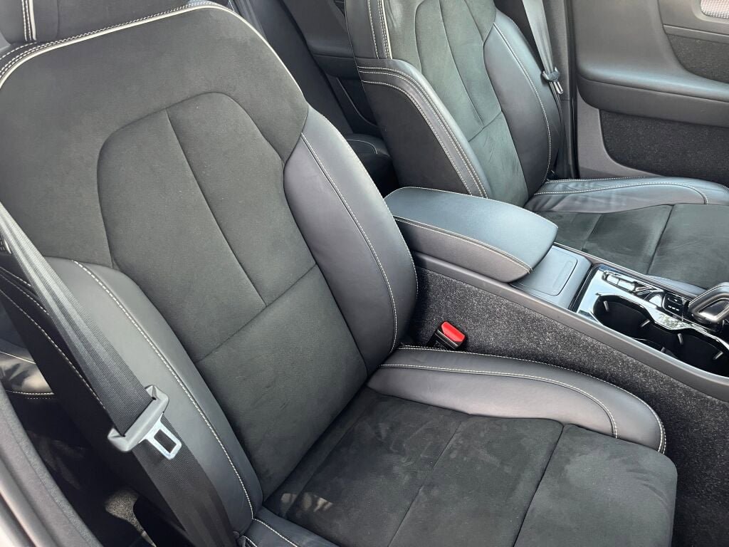 Used 2021 Volvo XC40 T5 R-Design w/ Climate Package AWD/4WD image 30