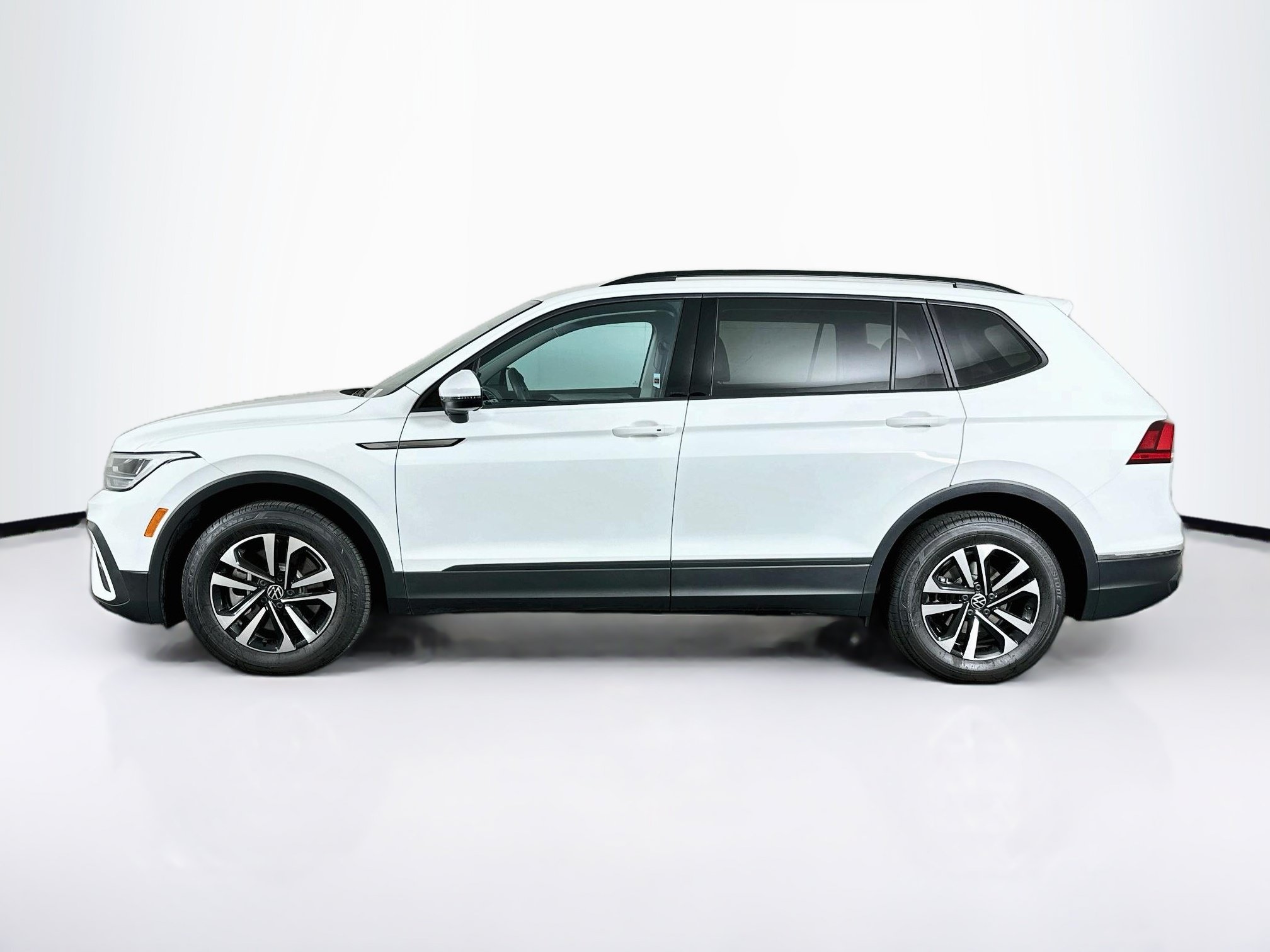 Used 2023 Volkswagen Tiguan S w/ Driver Assistance Package FWD image 4
