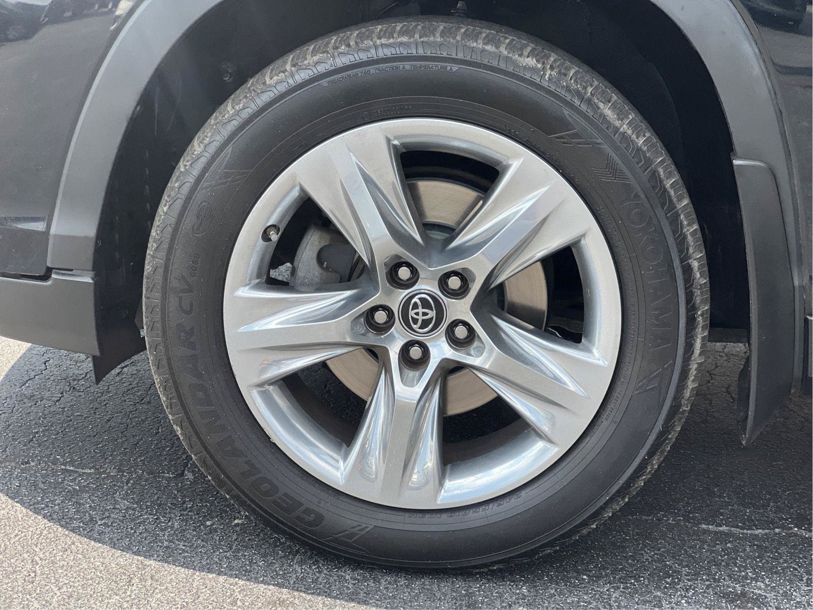 Used 2019 Toyota Highlander Limited AWD/4WD image 30