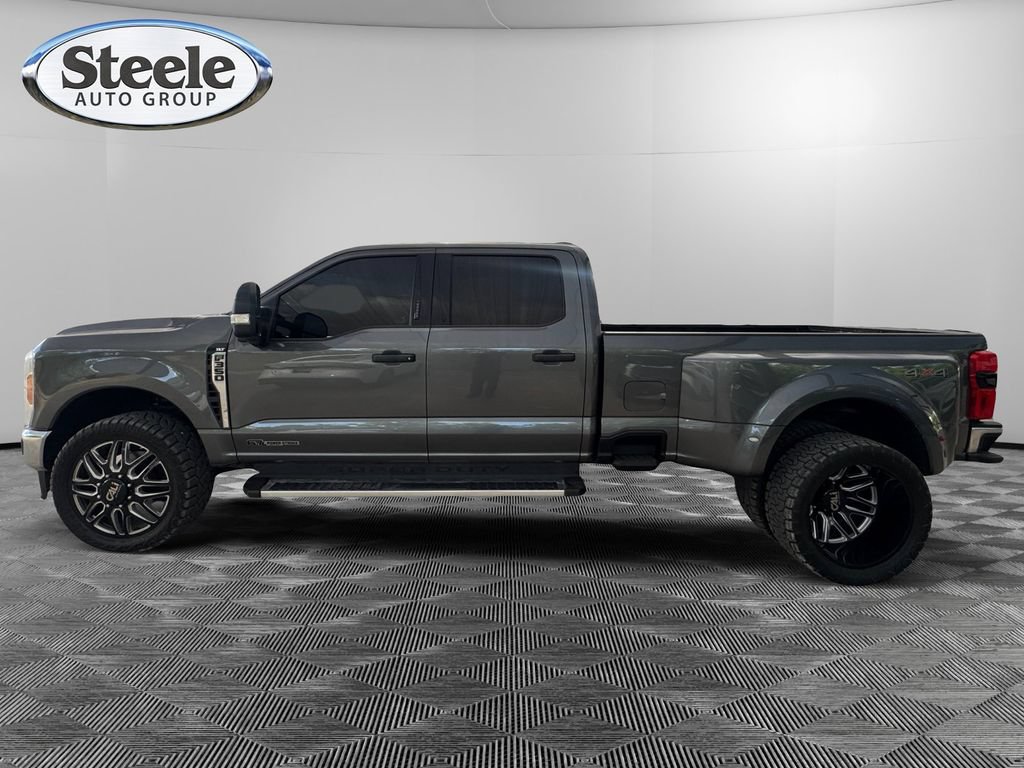Used 2023 Ford F350 XLT w/ 360-Degree Camera Package AWD/4WD image 2
