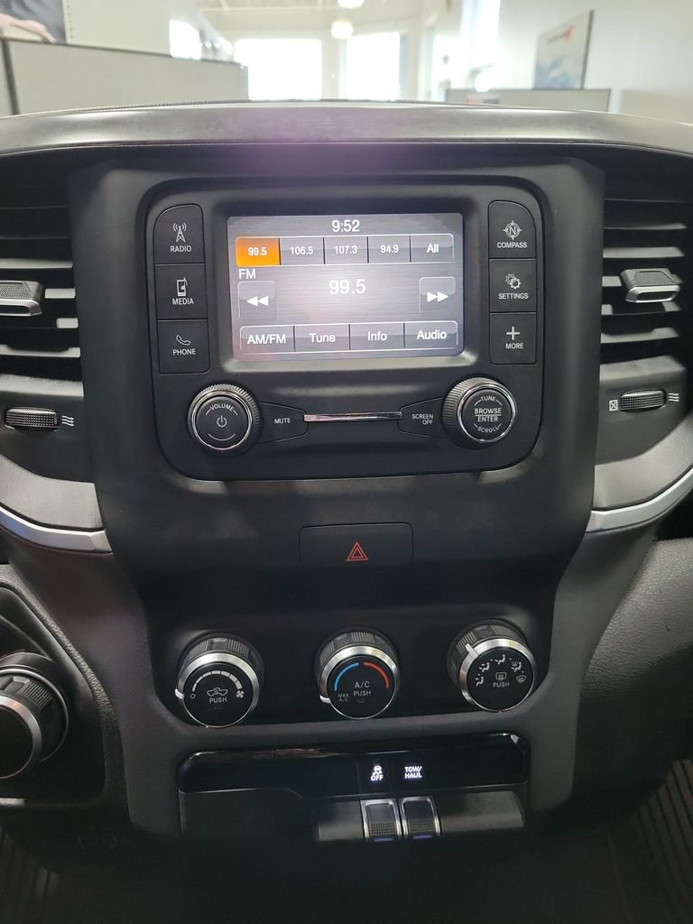 Used 2022 RAM 1500 Big Horn AWD/4WD image 40
