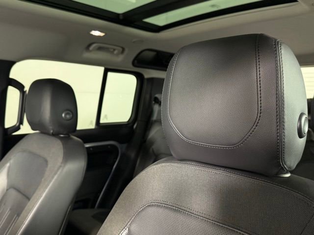 Used 2020 Land Rover Defender 110 SE image 13
