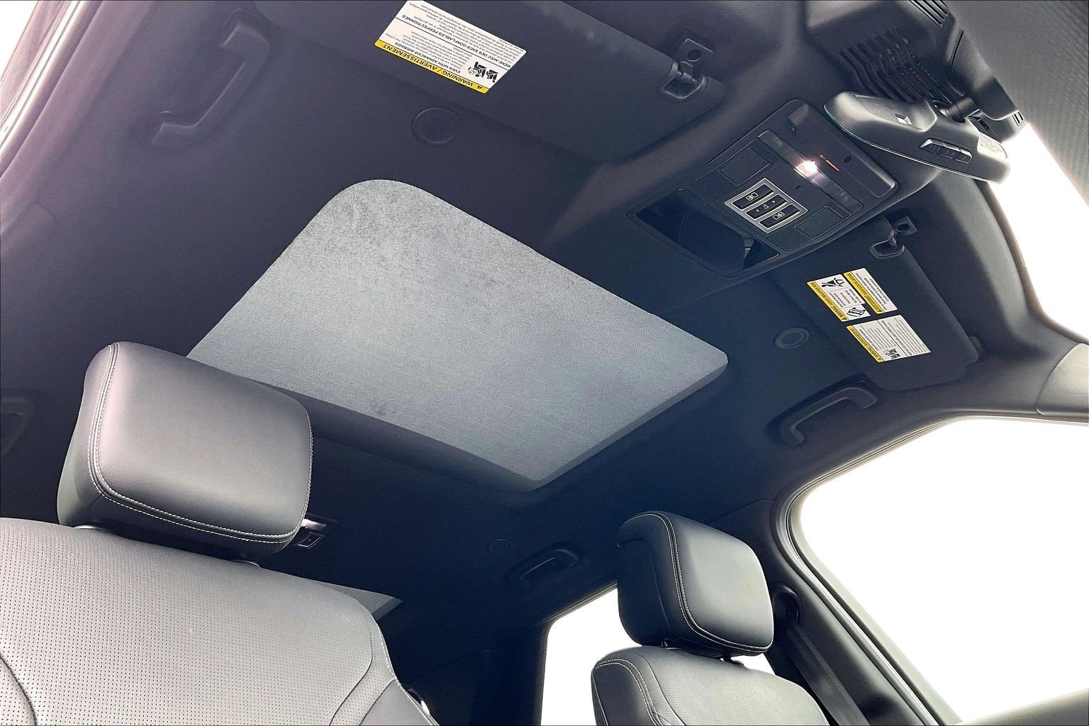 Certified 2025 Land Rover Discovery Dynamic SE AWD/4WD image 13