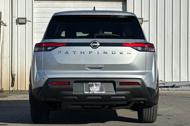 New 2025 Nissan Pathfinder S image 4