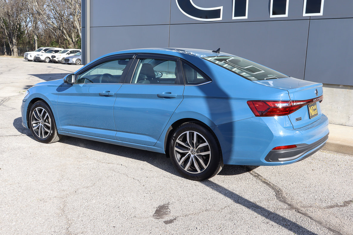 Used 2025 Volkswagen Jetta SE image 6