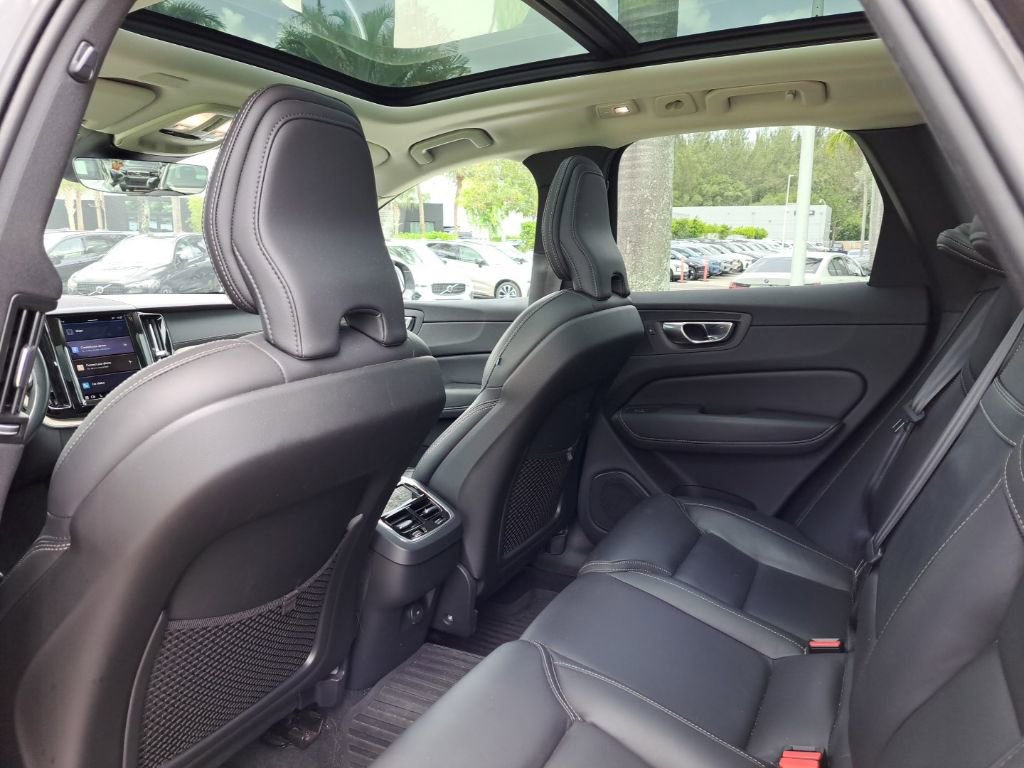 Used 2022 Volvo XC60 B6 Inscription w/ Protection Package Premier image 7