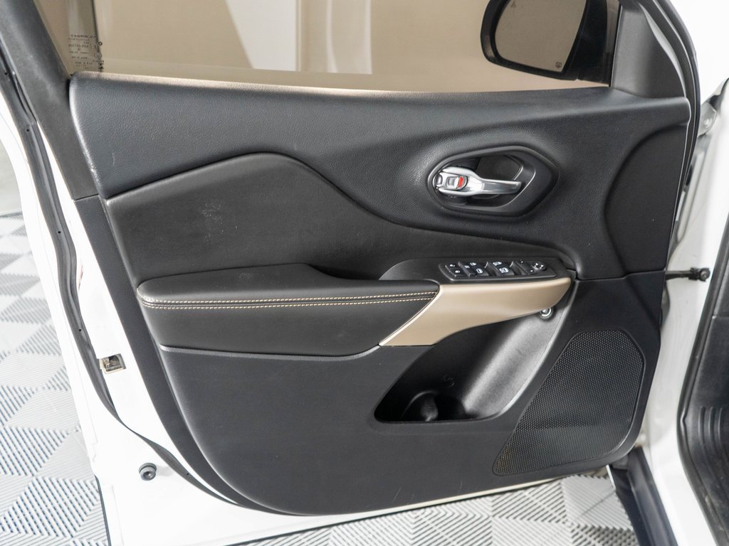 Used 2018 Jeep Cherokee Limited image 23