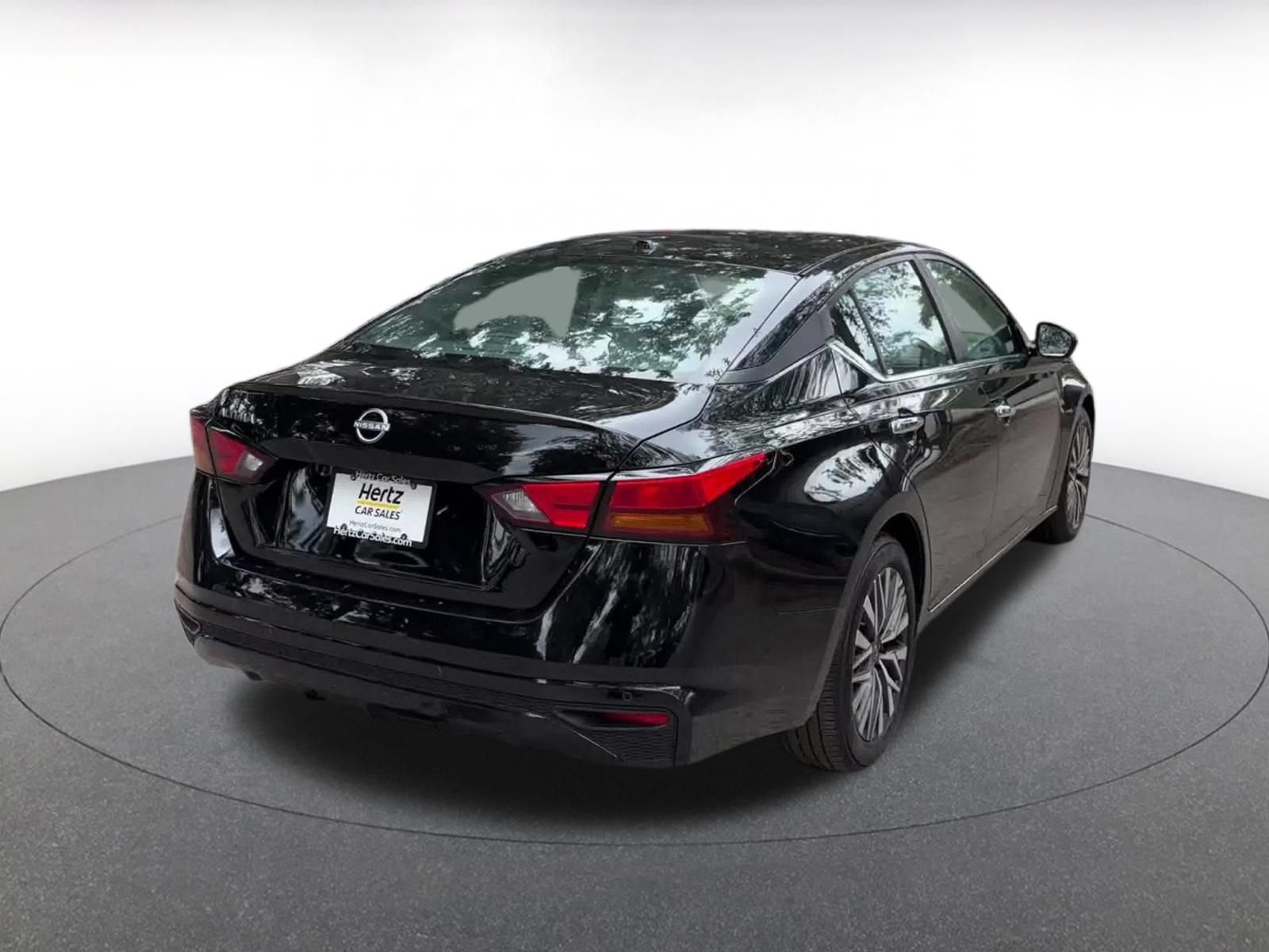 Used 2025 Nissan Altima 2.5 SV FWD image 14