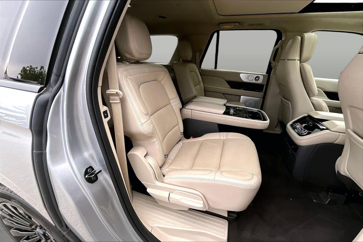 Used 2021 Lincoln Navigator L Reserve w/ Luxury Package AWD/4WD image 19