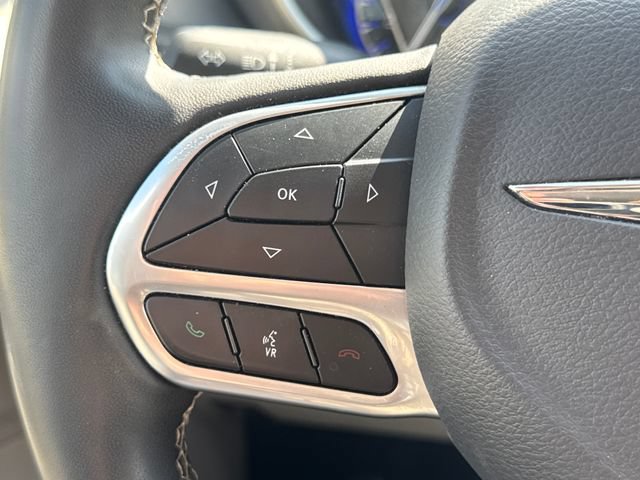 Used 2023 Chrysler Pacifica Touring-L FWD image 26