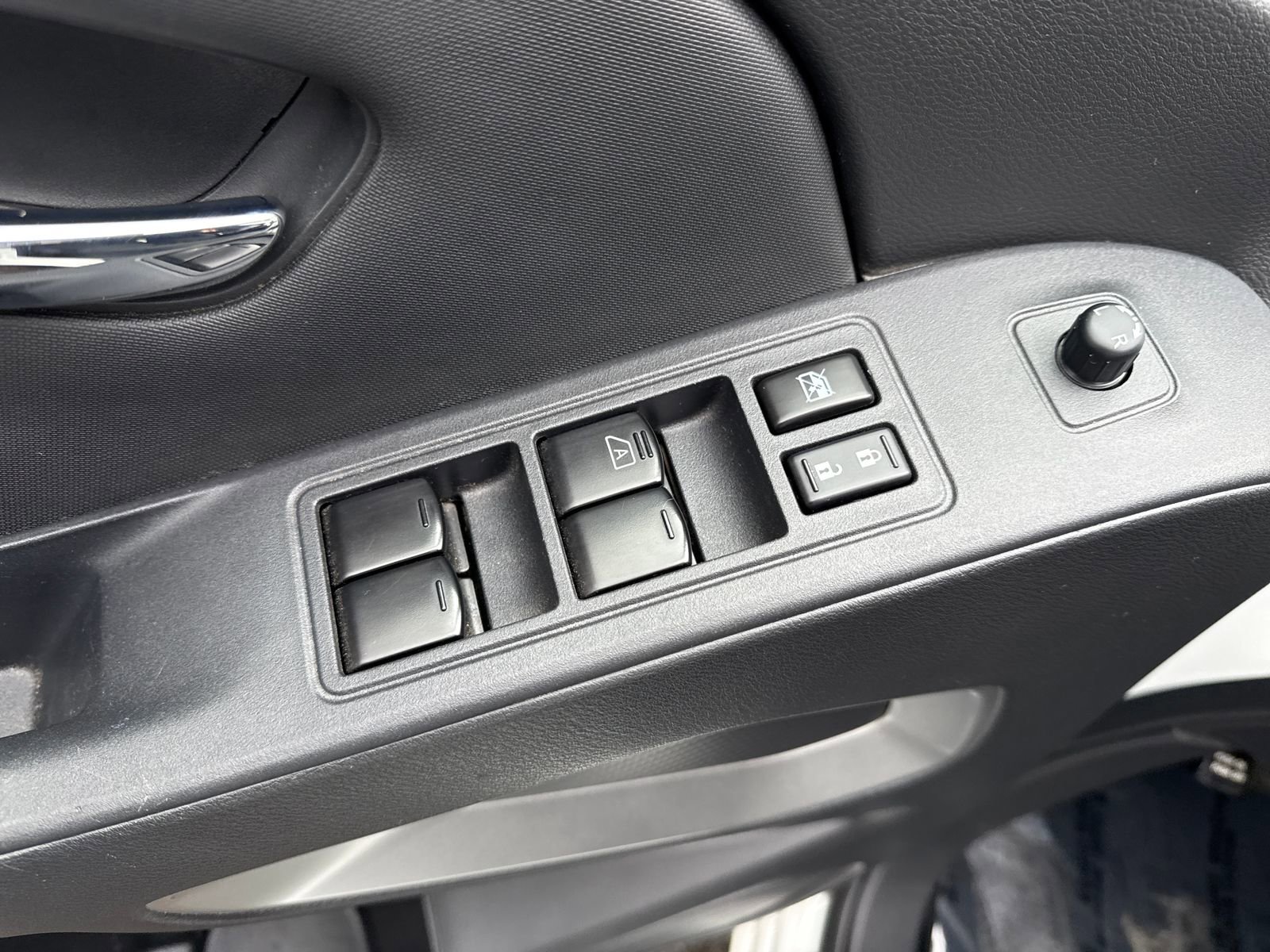 Used 2023 Nissan Frontier SV w/ SV Convenience Package image 11