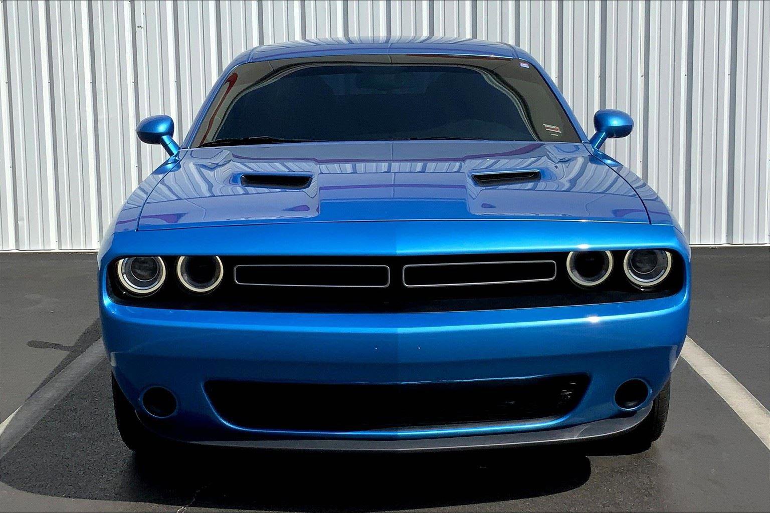 Used 2019 Dodge Challenger SXT image 3