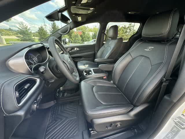 Used 2026 Chrysler Pacifica Select w/ S Appearance Package AWD/4WD image 15