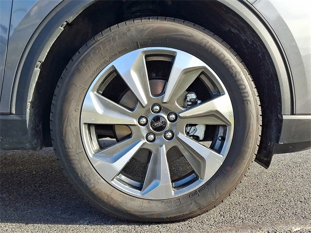 Certified 2025 Ford Escape Platinum w/ Premium Technology Package image 8