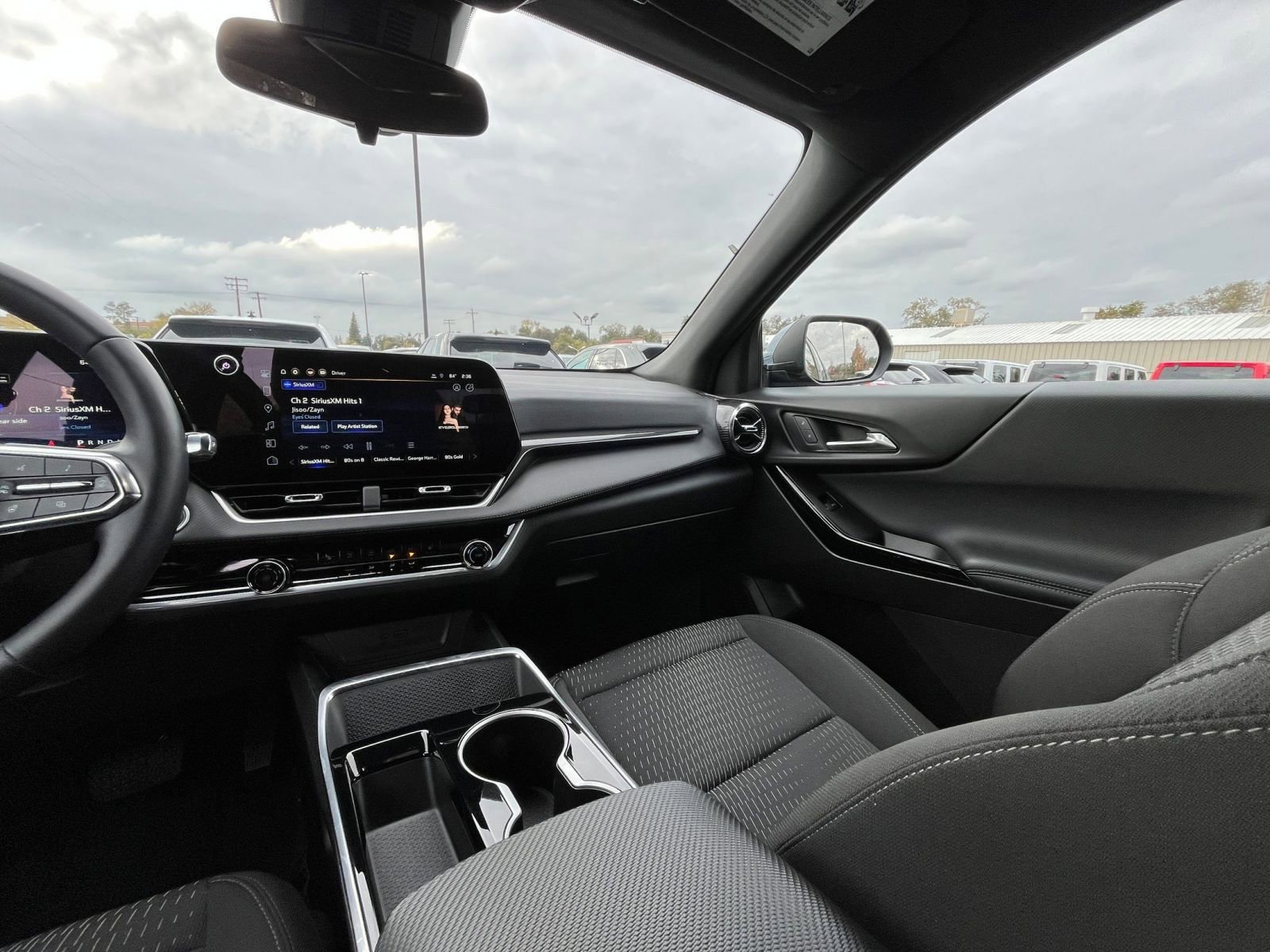 Used 2025 Chevrolet Equinox LT image 34