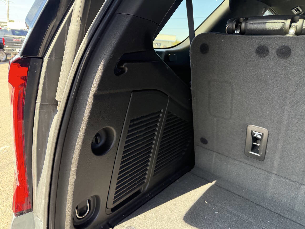 Used 2023 GMC Yukon SLT w/ SLT Luxury Package image 39